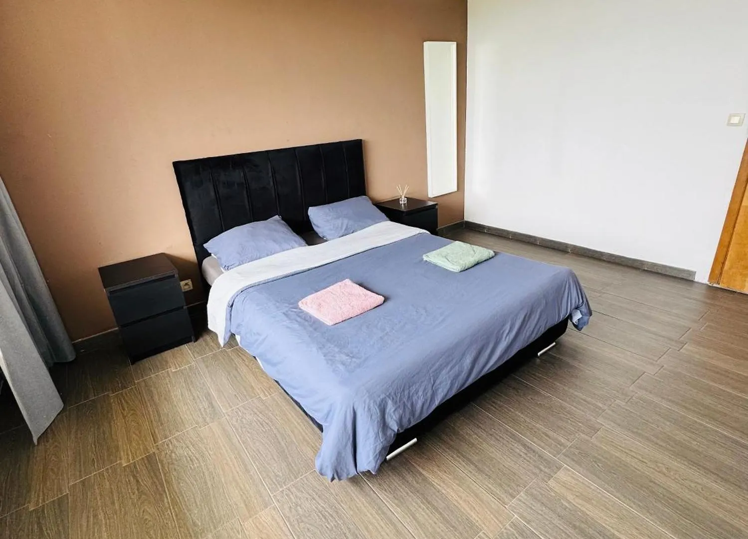Appart Meuble 92M2 + 2 Terrasses Bruxelles Appartement
